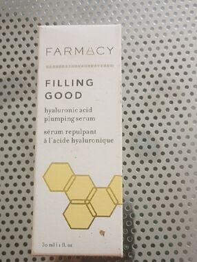Farmacy Filling Good Hyaluronic Acid Plumping Serum - White & Yellow